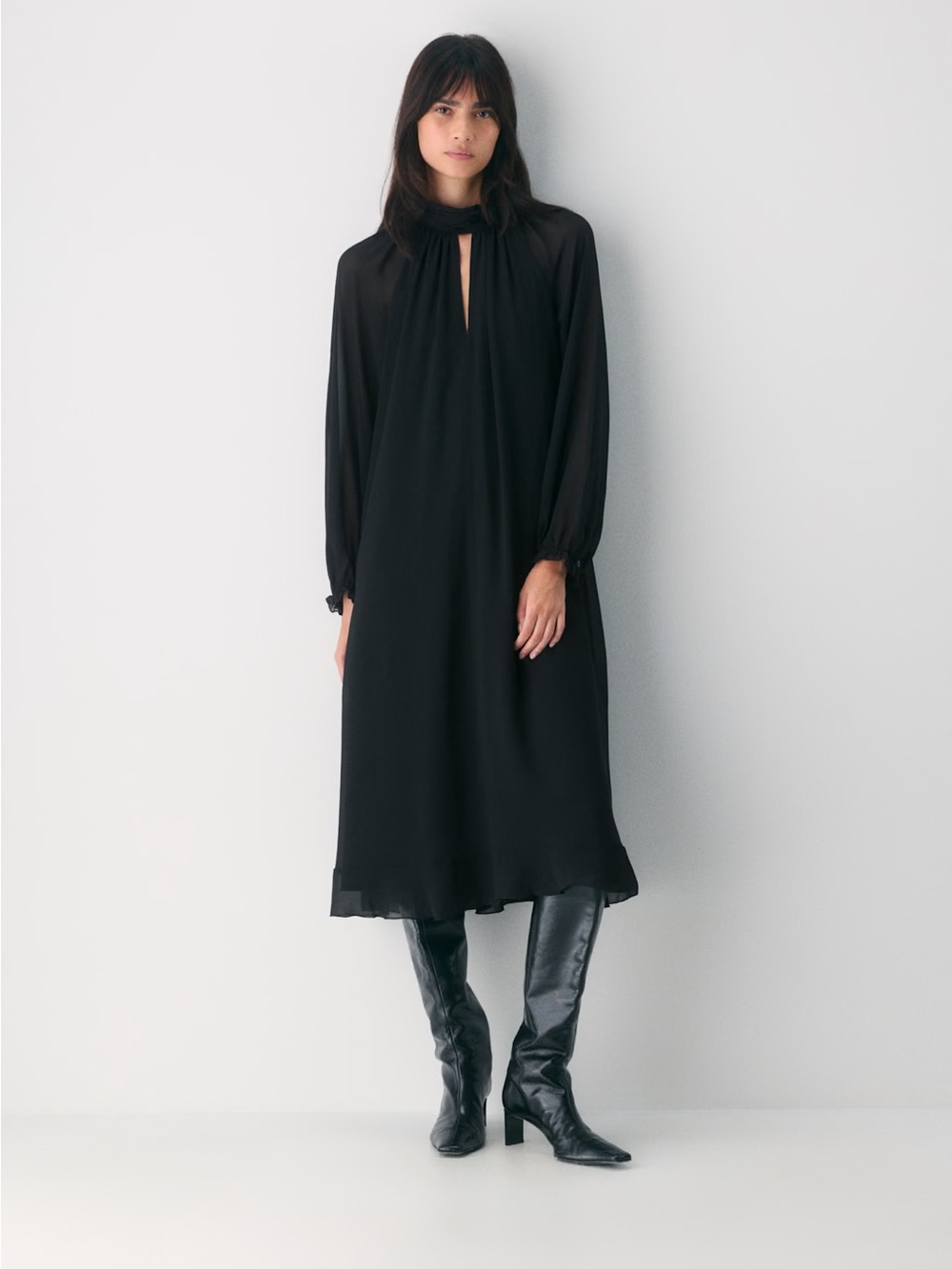 Aritzia Wilfred ‘gallerina’ keyhole long sleeve dress M